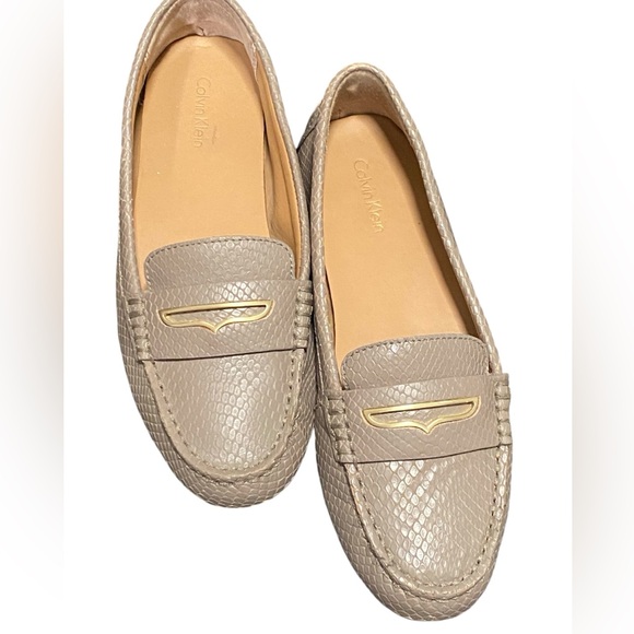 Calvin Klein Linsey Loafer, Gold Hardware, Academia, Gilmore Girl, size 7M - Picture 2 of 12